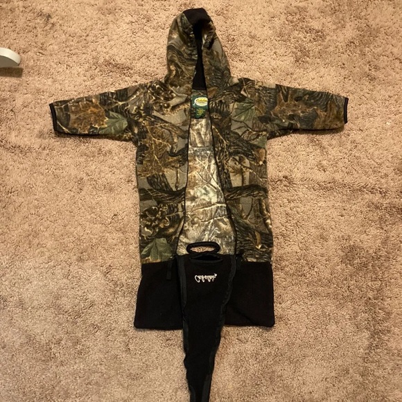 Cabela’s For Kids Infant 6M Car Seat Fleece Sleeper - Picture 2 of 11